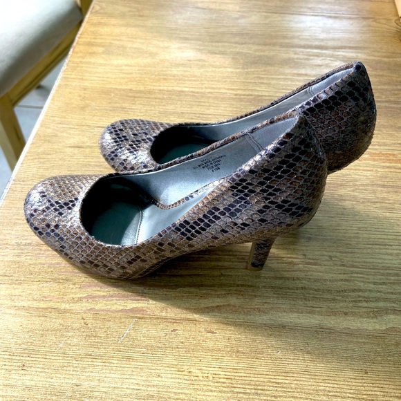 Mootsies Tootsies Snakeskin Print Heels Size 6.5 NEVER WORN - Picture 1 of 3